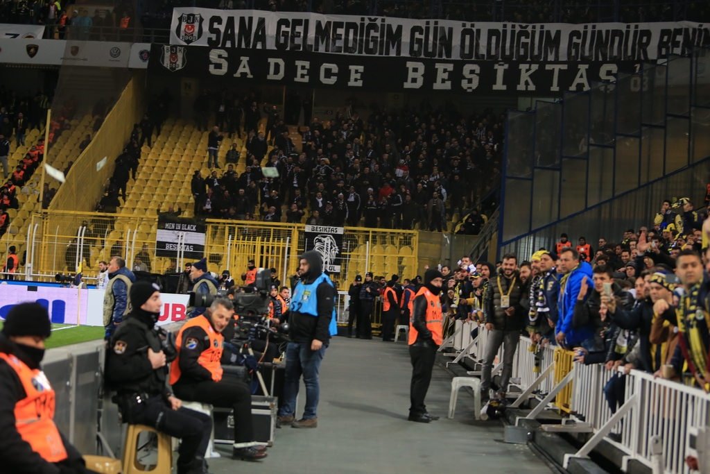Fenerbahçe taraftarından Gökhan Gönül’e protesto!