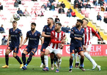 Başakşehir'den kritik 3 puan!