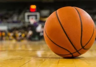 Türkiye'de ilk! Kadın basketçiye başörtü izni...