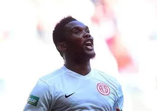 Eto’o’yu geri çevirdi