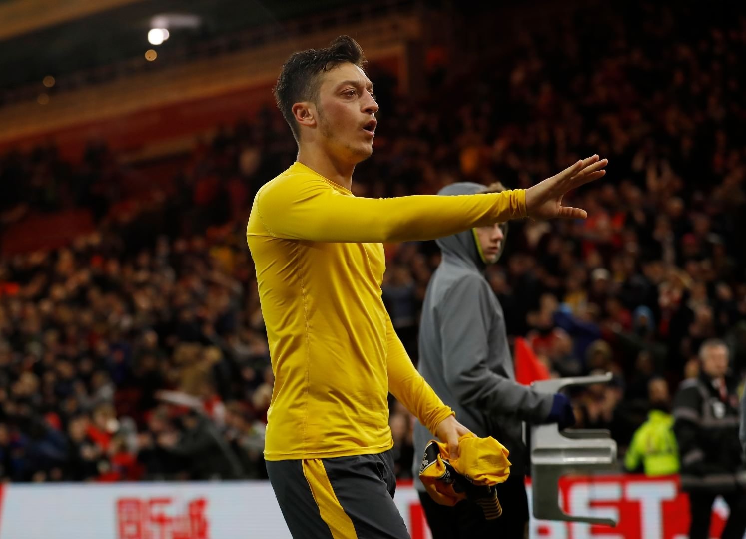 Mesut Özil, Fenerbahçe’yi açıkladı