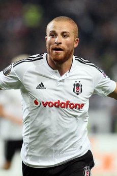 Gökhan Töre Beşiktaş'a geri dönüyor