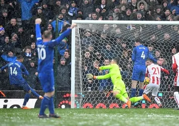 Tosun Paşa atıyor Everton kazanıyor