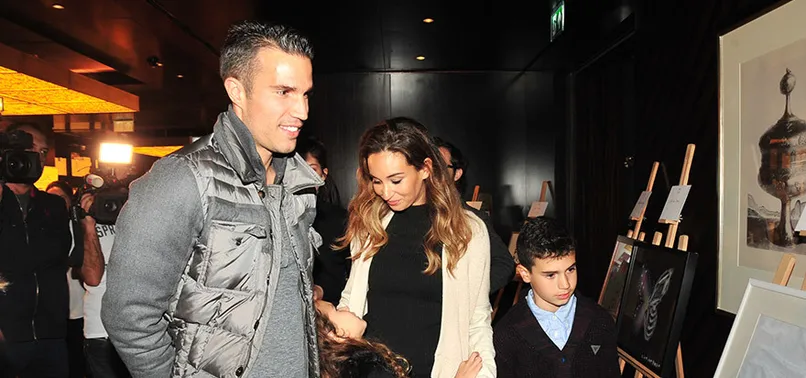 Robin van Persie Suriyeli çocukların sesi oldu