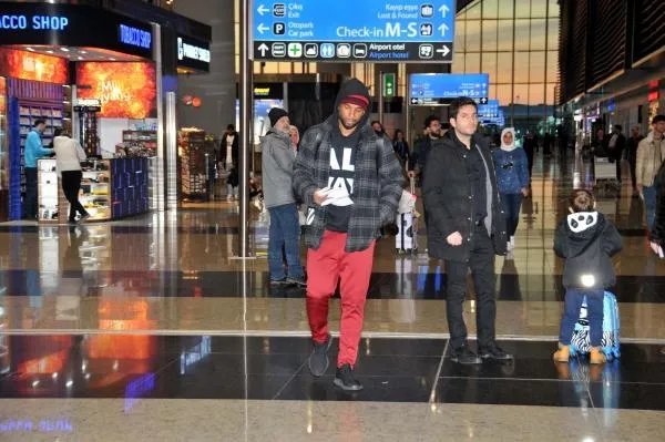 Ryan Babel, İstanbul'dan ayrılmak üzere havalimanına geldi - 3