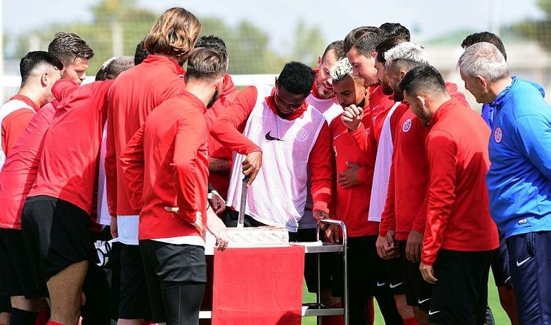 Eto’o’yu kızdıran doğum günü kutlaması