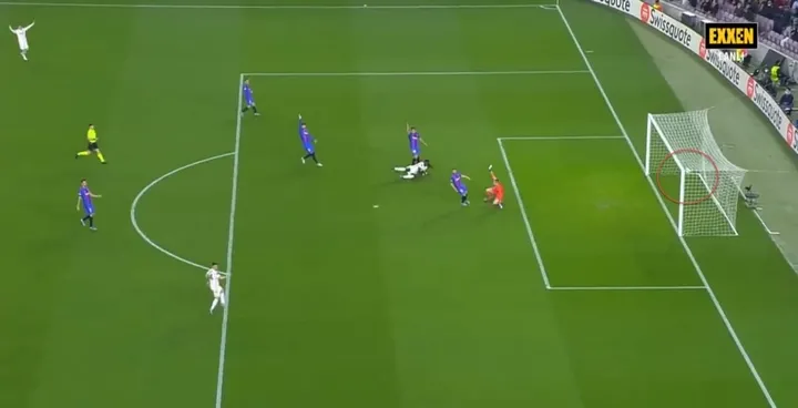 Galatasaray'da Bafetimbi Gomis Barcelona karşısında ofsayta takıldı! İşte o pozisyon - 3