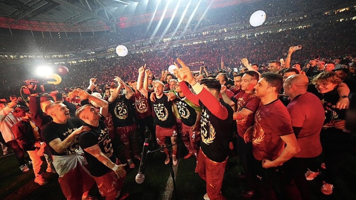 Galatasaray şampiyonluk kupasını pazar günü Yenikapı'da alacak! Galatasaray şampiyonluk kupasını pazar günü Yenikapı'da alacak!