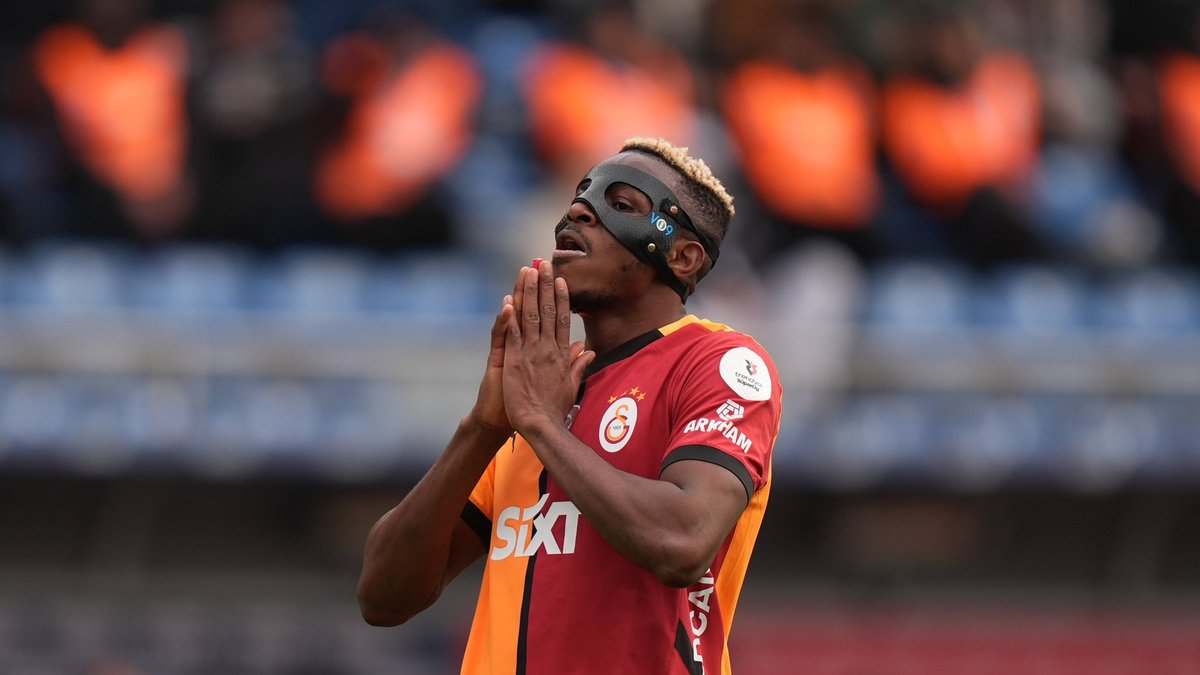 TRANSFER HABERİ: Napoli'den Galatasaray'ı kızdıracak bir hamle daha! Osimhen'in ardından... TRANSFER HABERİ: Napoli'den Galatasaray'ı kızdıracak bir hamle daha! Osimhen'in ardından...