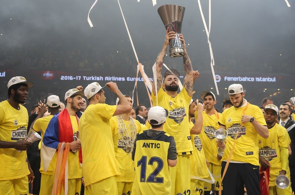 Datome söz verdi, saçlarını kestirdi