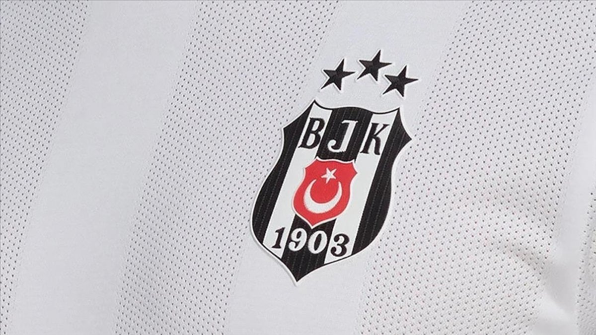 Beşiktaş'tan Fenerbahçe maçı sonrası çarpıcı paylaşım! VAR hakemine tepki gösterdiler Beşiktaş'tan Fenerbahçe maçı sonrası çarpıcı paylaşım! VAR hakemine tepki gösterdiler