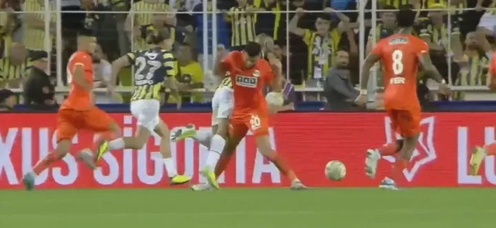 Fenerbahçe - Alanyaspor maçında penaltı kararı! - 1