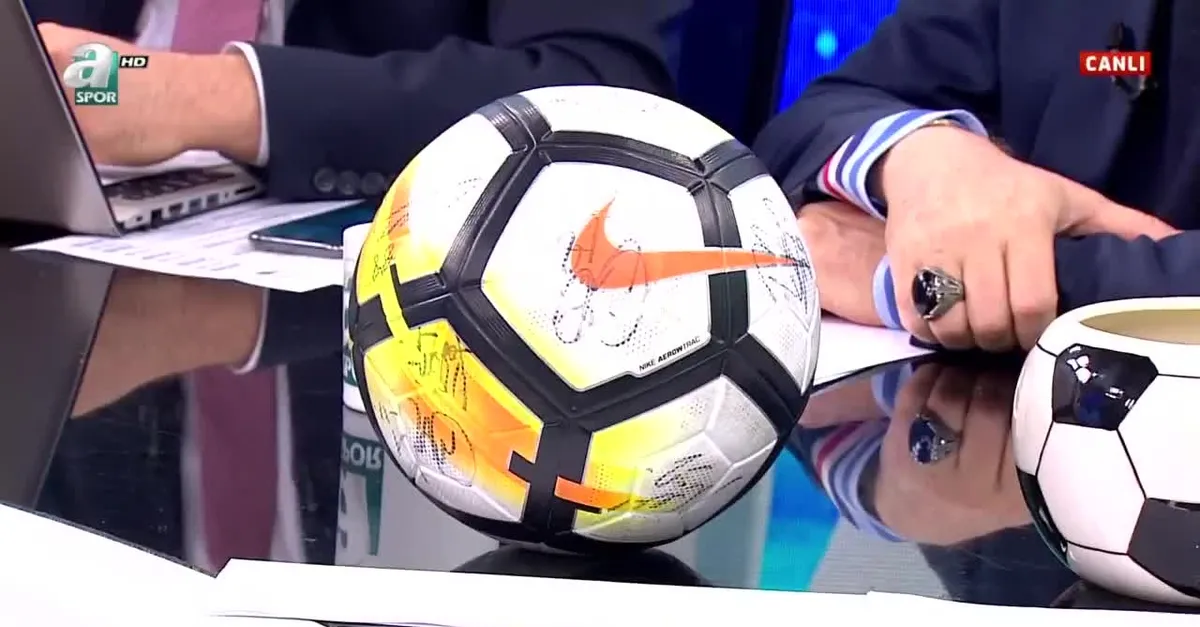 G.Saray'ın iptal edilen penaltısında top dışarı çıktı mı? Toroğlu açıkladı!