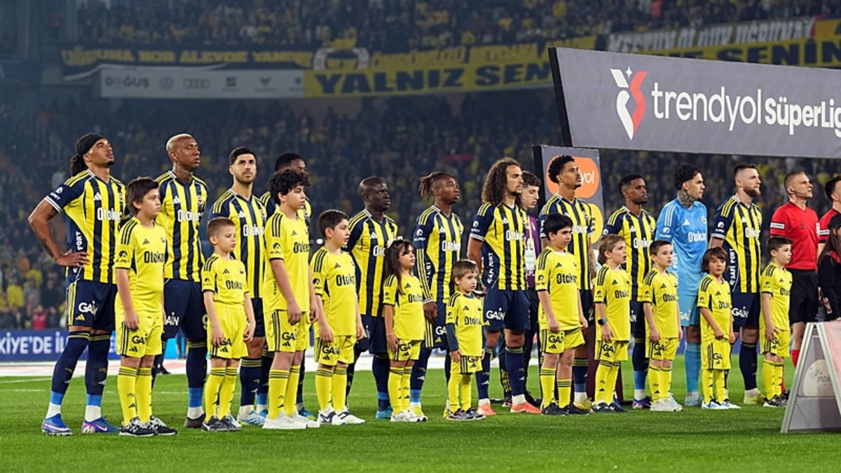 Fenerbahçe'de derbi öncesi büyük tehlike! İşte kart sınırındaki 7 futbolcu