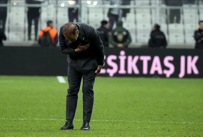 Maç sonrası duygusal anlar! Abdullah Avcı'nın gözleri doldu... - 3