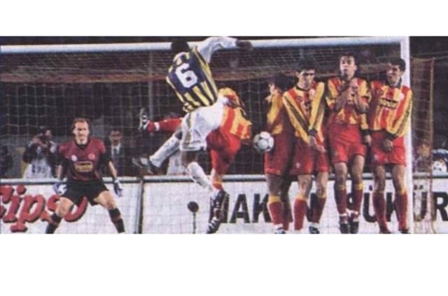 İşte unutulmaz Galatasaray - Fenerbahçe derbileri