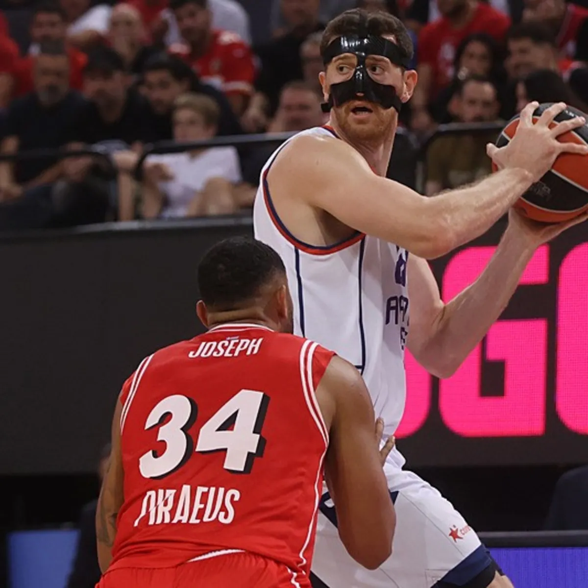 Anadolu Efes, Olympiakos deplasmanında farklı yenildi