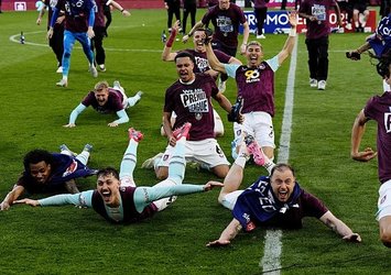 Leeds United ve Burnley Premier Lig'de!