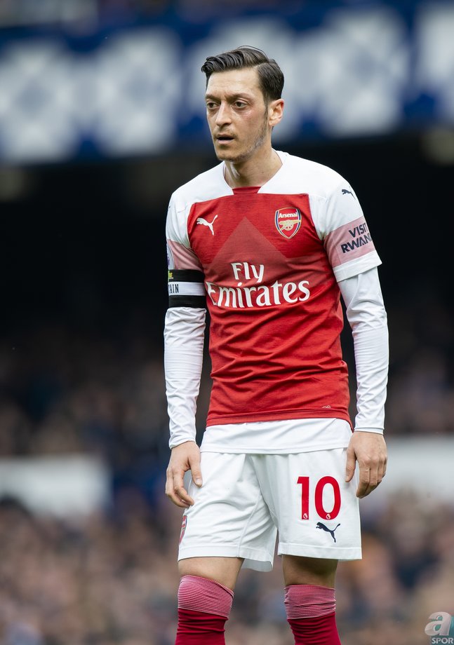 Mesut Özil için pusuda bekliyorlar! Fenerbahçe’nin en büyük rakibi...