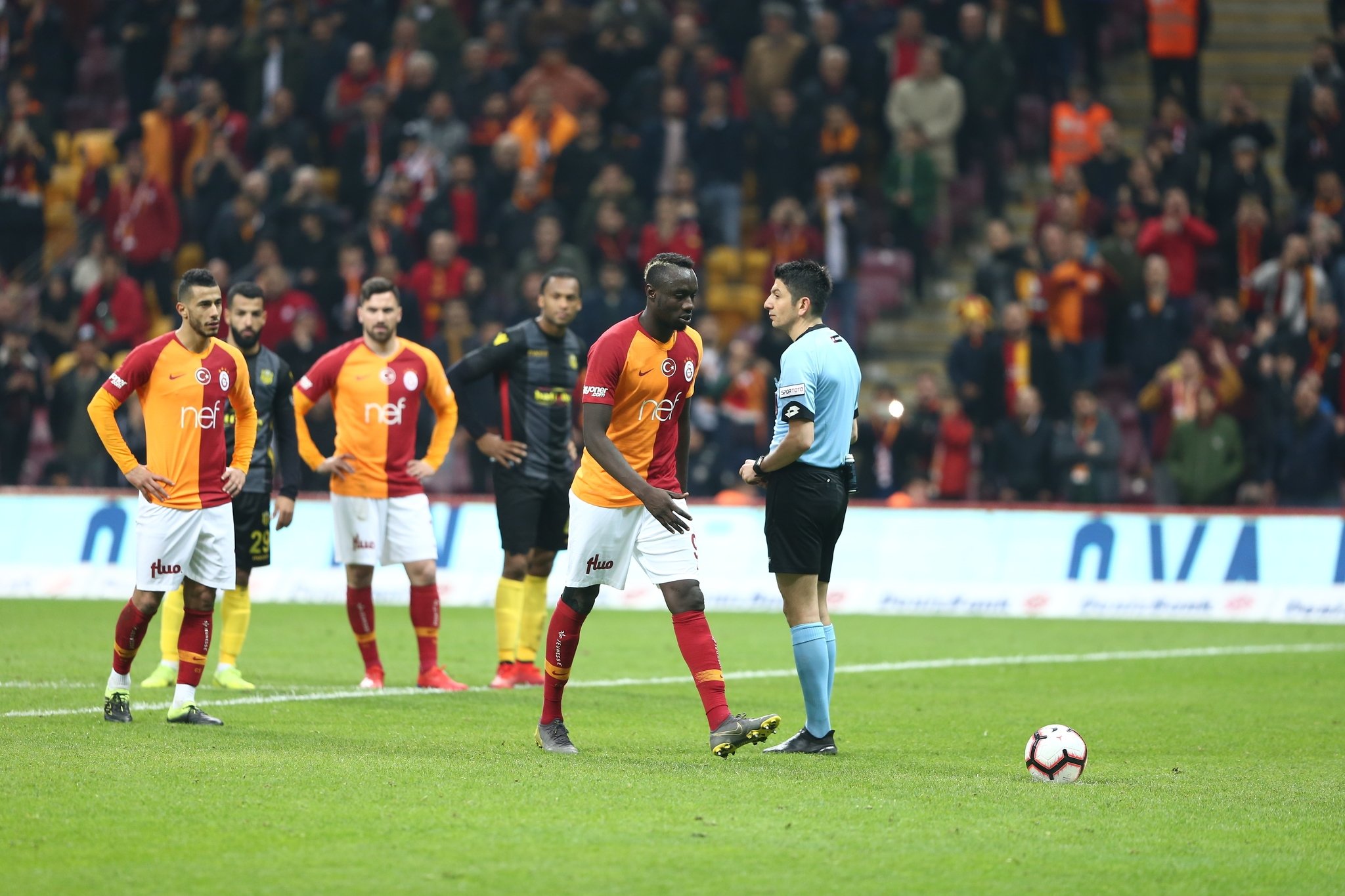 Galatasaray'da şok tartışma! Belhanda ve Diagne... - Sayfa ...
