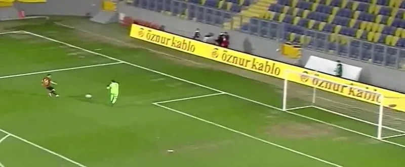 Emre Kılınç Ankaragücü-Galatasaray maçında çok net fırsatı kaçırdı! - 2