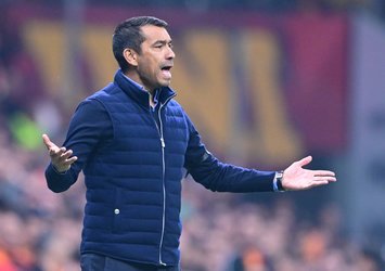 Van Bronckhorst Liverpool'da