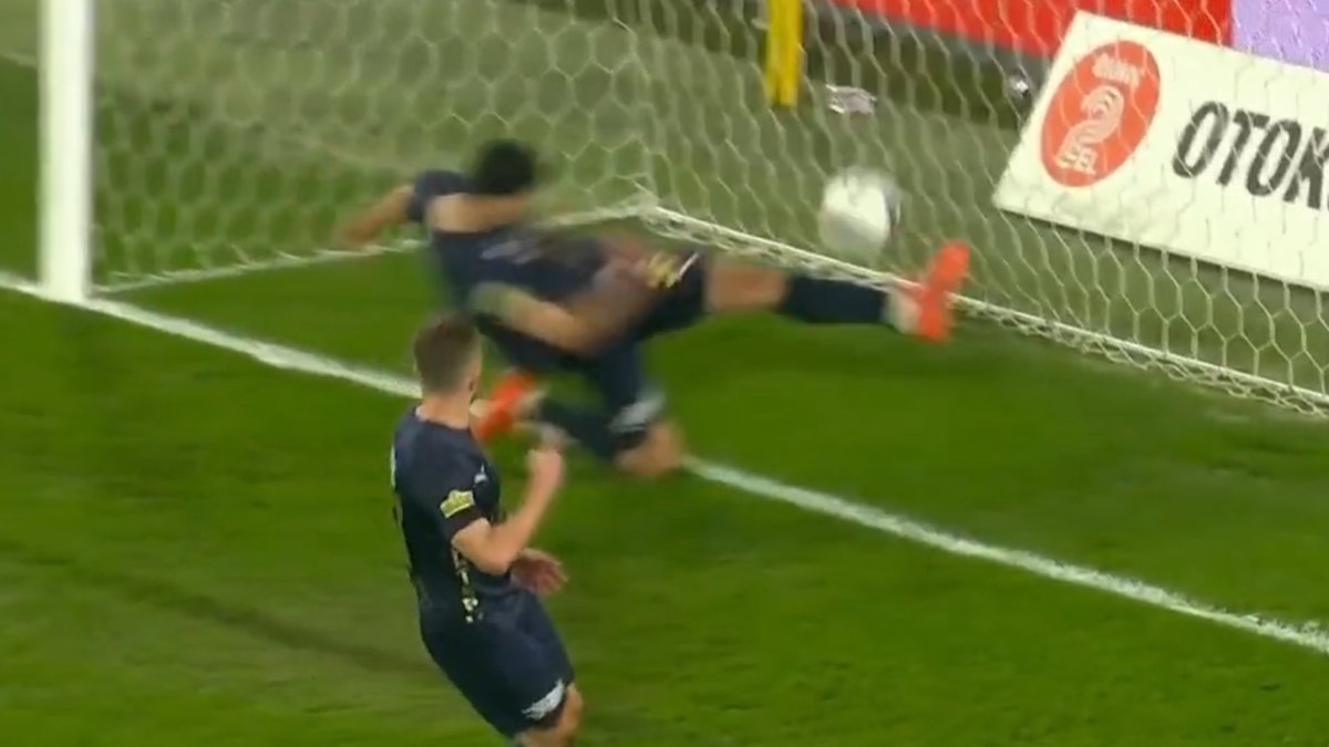 Fenerbahçe'nin golünde top çizgiyi geçti mi? İşte o görüntü Fenerbahçe'nin golünde top çizgiyi geçti mi? İşte o görüntü