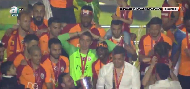 Şampiyonluk kutlamasında yürekler ağza geldi