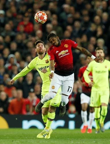 Manchester United - Barcelona maçına damga vuran an! Messi kanlar içinde...