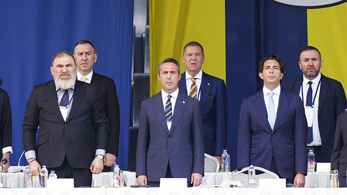 Fenerbahçe'de Ali Koç yuhalandı! İşte o anlar Fenerbahçe'de Ali Koç yuhalandı! İşte o anlar
