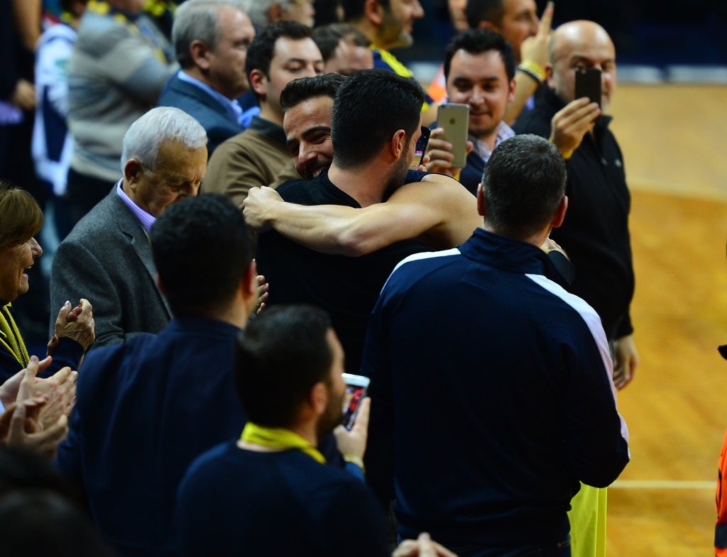 Volkan Demirel yerinde duramadı