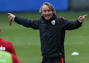 Riekerink oyuncularına patladı!