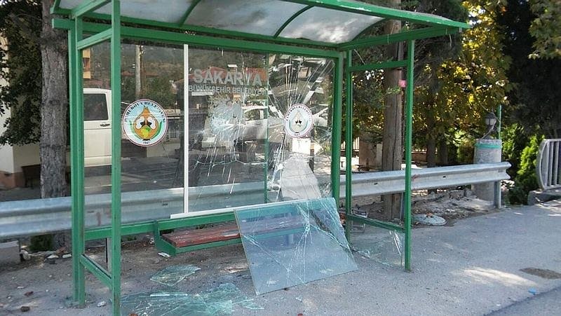 Sakaryaspor ile Eskişehirspor Taraftarı Birbirine Girdi