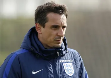Gary Neville'den anlamlı hareket!