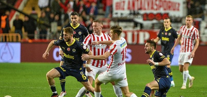 Erman Toroğlu Antalyaspor-Fenerbahçe maçı yorumu! Sahada hırsız var