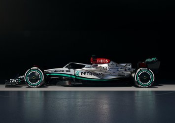 Formula 1'de Mercedes yeni aracını tanıttı!