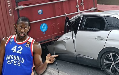 Anadolu Efes’in yıldızı Bryant Dunston trafik kazasında yaralandı