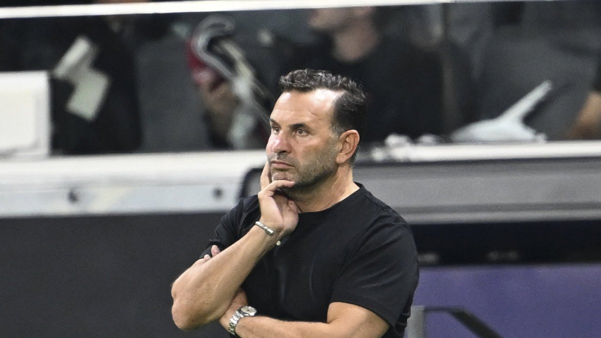 Galatasaray Teknik Direktörü Okan Buruk E. Frankfurt maçını değerlendirdi. Galatasaray Teknik Direktörü Okan Buruk E. Frankfurt maçını değerlendirdi.