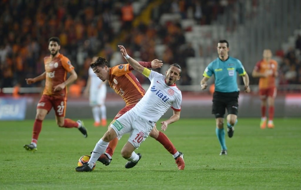 Antalyaspor-Galatasaray karşılaşmasından kareler