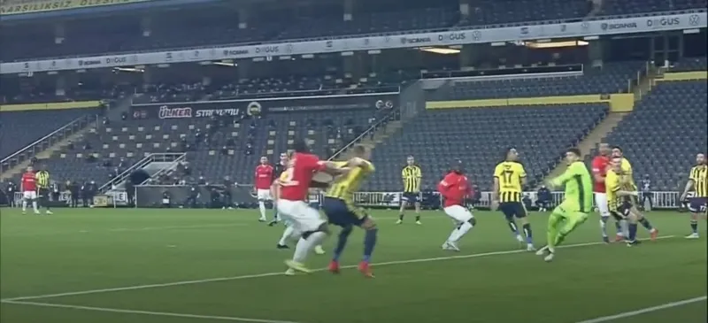 Fenerbahçe-Gaziantep FK maçında Dicko'nun golü faul nedeniyle sayılmadı - 1