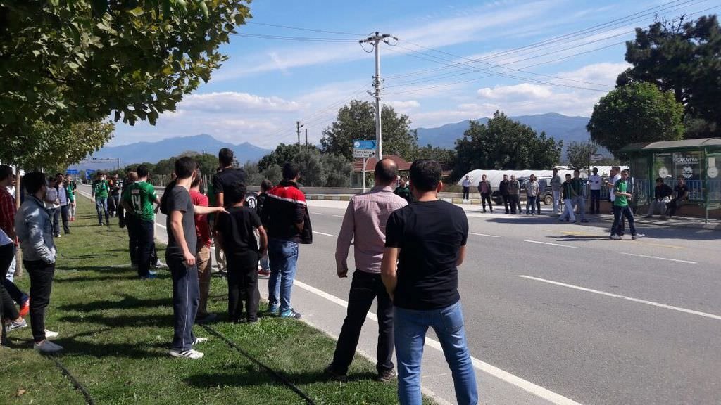 Sakaryaspor ile Eskişehirspor Taraftarı Birbirine Girdi