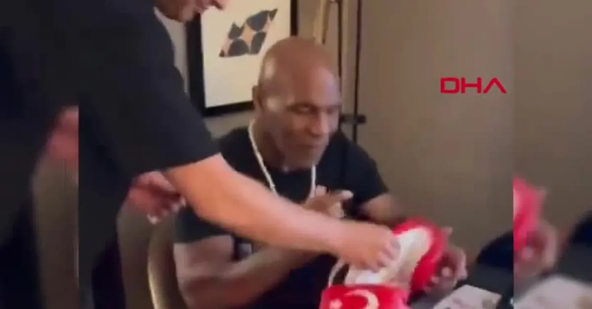 Mike Tyson'dan Türkiye'ye destek!