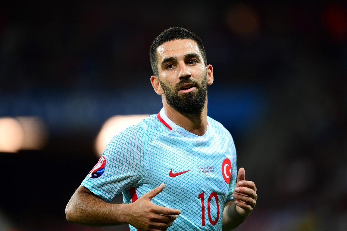 Arda Turan, uçakta gazeteciyle kavga etti