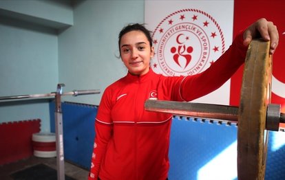 Milli halterci Nuray Levent Tokyo 2020 dönüşü 3 altın madalya kazandı!