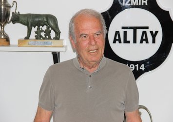 Mustafa Denizli: Cevap bekleyen benim!