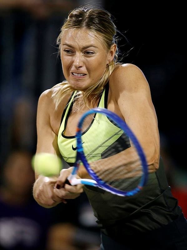 Ve Sharapova korta çıktı