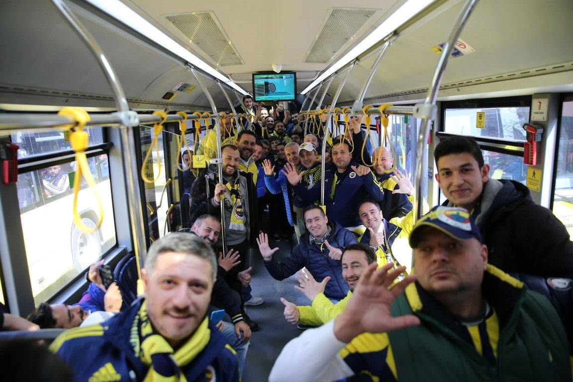 Fenerbahçe taraftarı Türk Telekom Arena’ya geldi