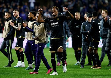 Anderlecht tur kapısını araladı!