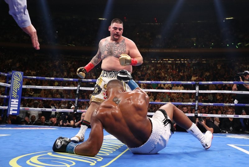 Anthony Joshua ilk yenilgisini aldı!