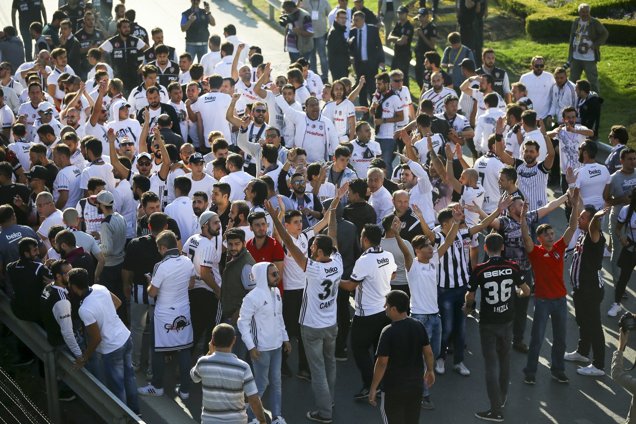 Kadıköy’de beyaz tribün!